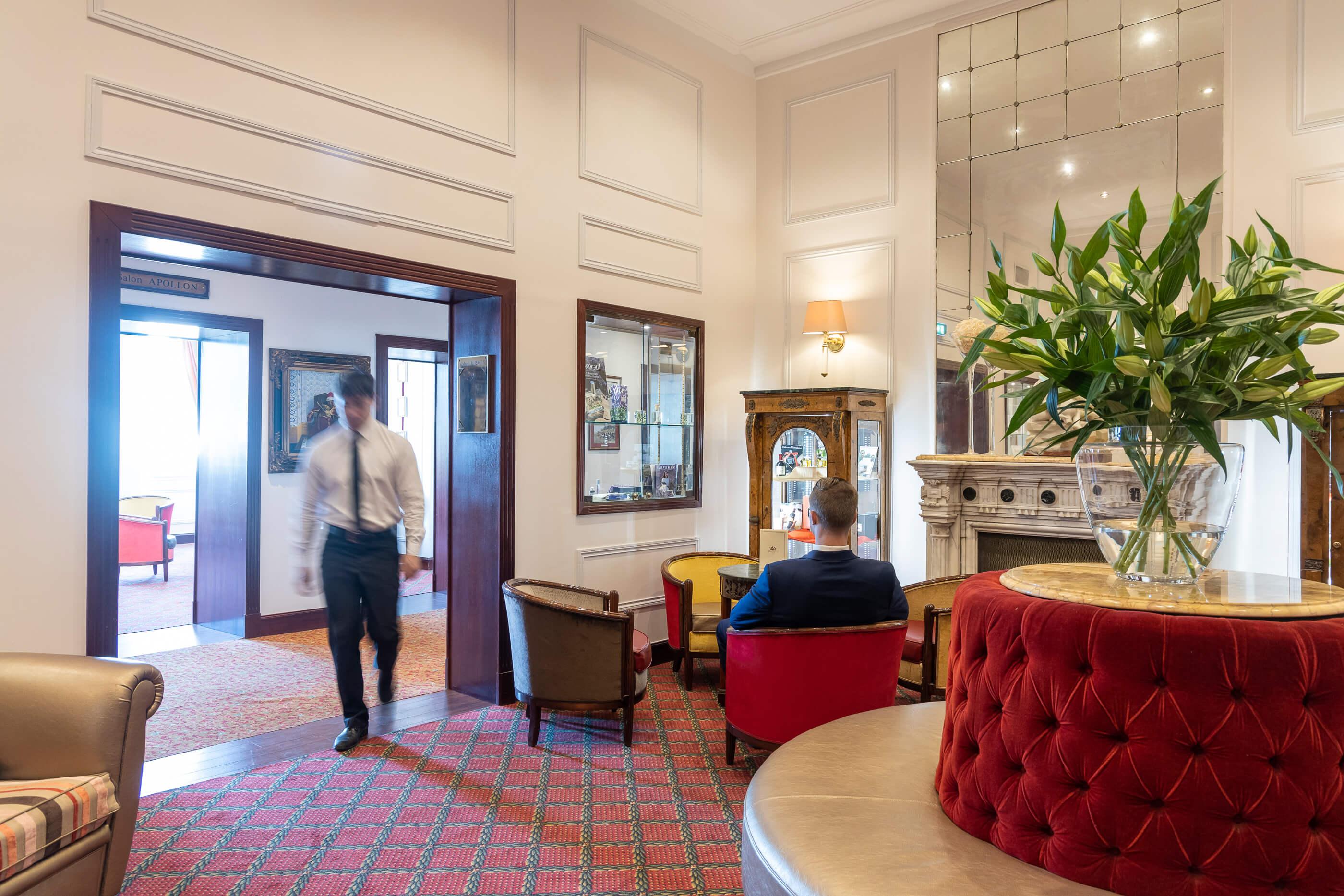 West End Promenade Hotell 4*